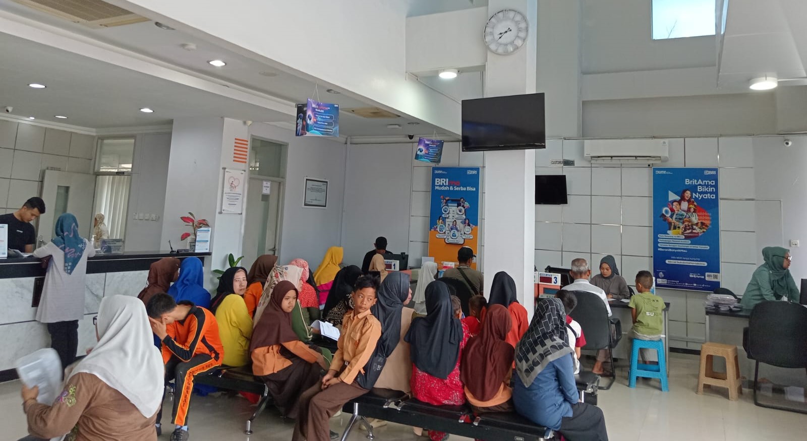 Ribuan Senyum Terukir Di Wajah Penerima PIP BRI Tanjungbalai Ribuan Senyum Terukir Di Wajah Penerima PIP BRI Tanjungbalai