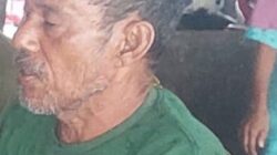 Nelayan yang selamat Abdul Malik saat tiba di daratan Pangkalanbrandan, Jumat (17/5). Waspada/ist