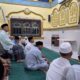 Syech Muhammad Yasin Attari Qadiri, menyampaikan tausiah dalam Safari Dakwahnya di Masjid Baitul Muttaqin Idi Cut, Darul Aman, Aceh Timur, Jumat (17/5). Waspada/H. Muhammad Ishak