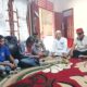 Awaluddin Bancin, S.PdI (dua kanan) menyampaikan kata-kata takjiah didampingi Wakil Ketua DPD, Jaulim Saraan (kanan). (Waspada/Ist)