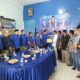 Tampak dalam gambar, Drs. Suraji Junus mewakili mewakili Bacalon Walikota Sabang menyerahkan dokumen pendaftaran ke Kantor DPC PD Sabang. (Waspada/T. Zakaria Al Bahri).