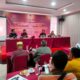 Divisi Teknis Penyelenggaraan Pemilu KPU Asahan Pangulu Siregar, didampingi komisioner lainnya, saat sosialisasi Tahapan dan Jadwal Pilkada Asahan. Waspada/Sapriadi