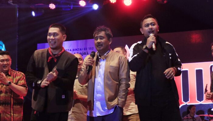 Warga Antusias Saksikan Armada Band Di Binjai
