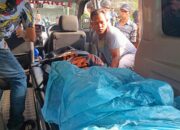 Korban meninggal dunia saat dievakuasi ke mobil ambulance di Dusun V Desa Pekubuan Kecamatan Tanjungpura, Minggu (19/5/24). Waspada/ist 