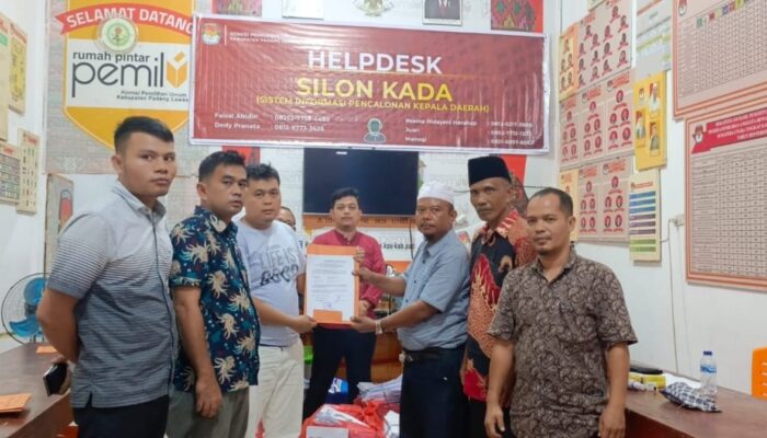 Balon Bupati Jalur Independen Serahkan Berkas Ke KPU Palas