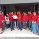 Mangatas Silaen dan Sarma Hutajulu saat menyerahkan berkas pendaftaran sebagai pasangan bakal calon Bupati dan Wakil Bupati Toba, Selasa (14/5). Waspada/Ramsiana Gultom