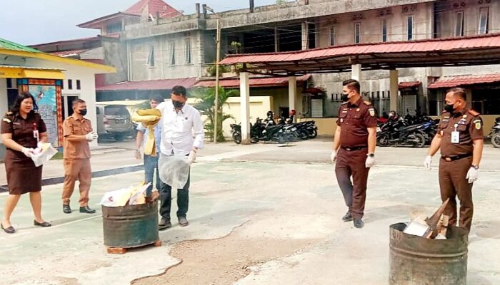 Kejari Nisel Musnahkan Barang Bukti Narkoba