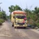 Kondisi ruas jalan proyek multiyears Belidaan-Dolok Masihul baru saja dibangun sudah rusak. Waspada/Darmawan