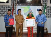 Juredah, Guru Pedalaman Di Agara Peroleh Penghargaan Dari Ibu Negara