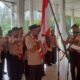 Muzakir Manaf ketika mengukuhkan kepengurusan Kwarcab Gerakan Pramuka Aceh Tamiang, Selasa (21/5) di tribun kantor bupati Aceh Tamiang. (Waspada/Yusri).