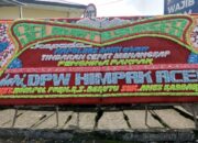 Salah satu papan bunga ucapan apresiasi kepada Polres Dairi yang dipasang di Mako Polres Dairi, Sidikalang. (Waspada/Ist)