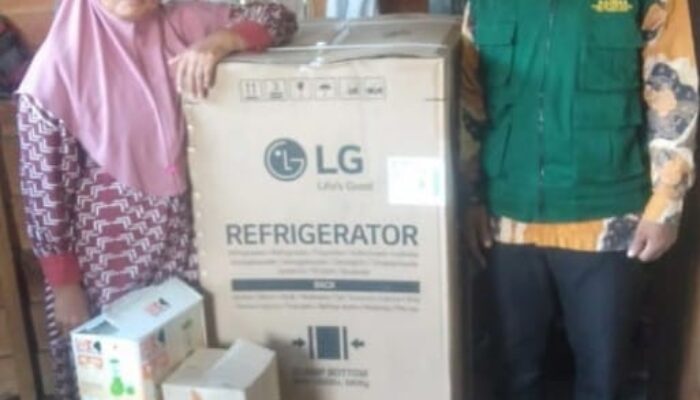 Janda Bersyukur Terima Bantuan Baznas