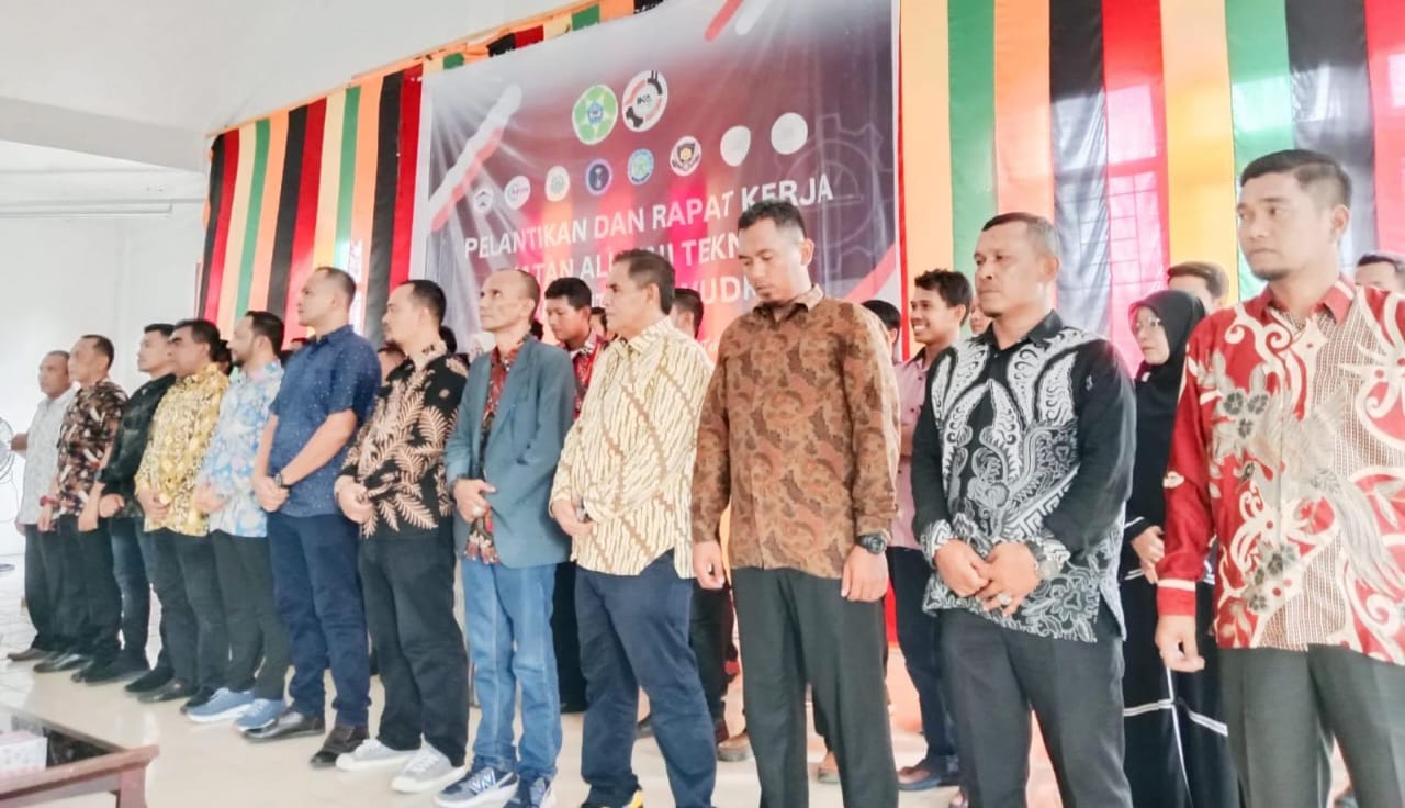 Kegiatan pelantikan Pengurus IKA FT Unsam, di Aula Kampus Fakultas Teknik, Rabu (22/5). Waspada/rapian