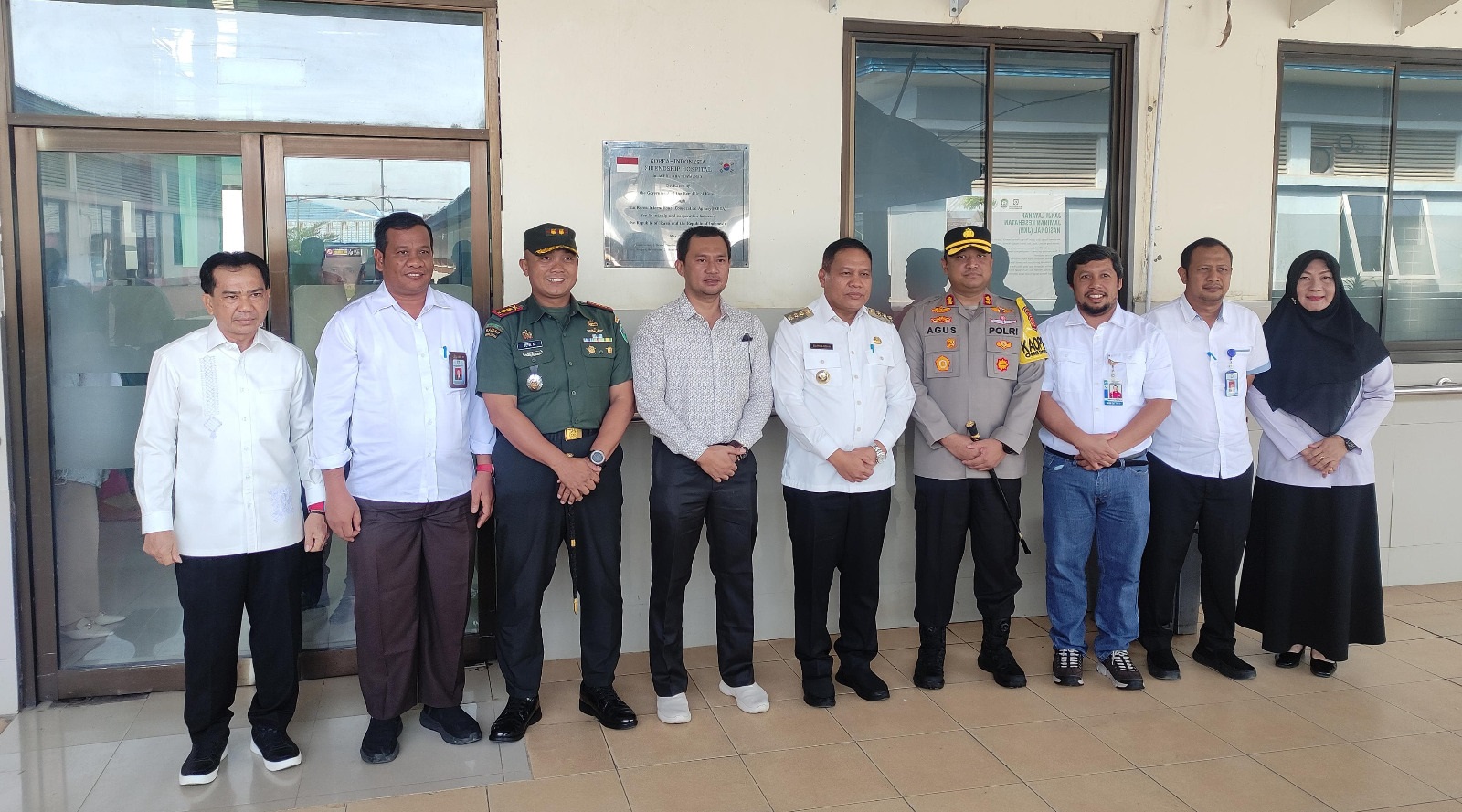 Pj Bupati Abdya Darmansah, saat melakukan kunjungan rutin ke RSUTP Abdya, meninjau terkait peningkatan layanan kesehatan di rumah sakit setempat. Rabu (15/5).Waspada/Syafrizal