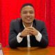 Ketua Teknis KIP Kota Langsa Muhammad Alfadhal, M.Si kepada wartawan, Jumat (3/5) diruang kerjanya. Waspada/Rapian