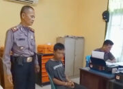Kapolsek Air Joman AKP T Lowolo, saat meminta keterangan pelaku Curanmor. Waspada/Bustami CP