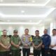 Ka Balai TNBG Hartono, SP, MSi dan juga Kapoldasu Irjen Agung Setya Imam Effendi, SH, SIK, M.Si saat melakukan kordinasi diruang kerja Kapolda. Waspada/Ist