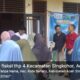 Antrean warga 4 desa terlihat memadati halaman Kantor Kepala Kampung Pea Jambu, Rabu (22/5) kemarin. Waspada/Ist