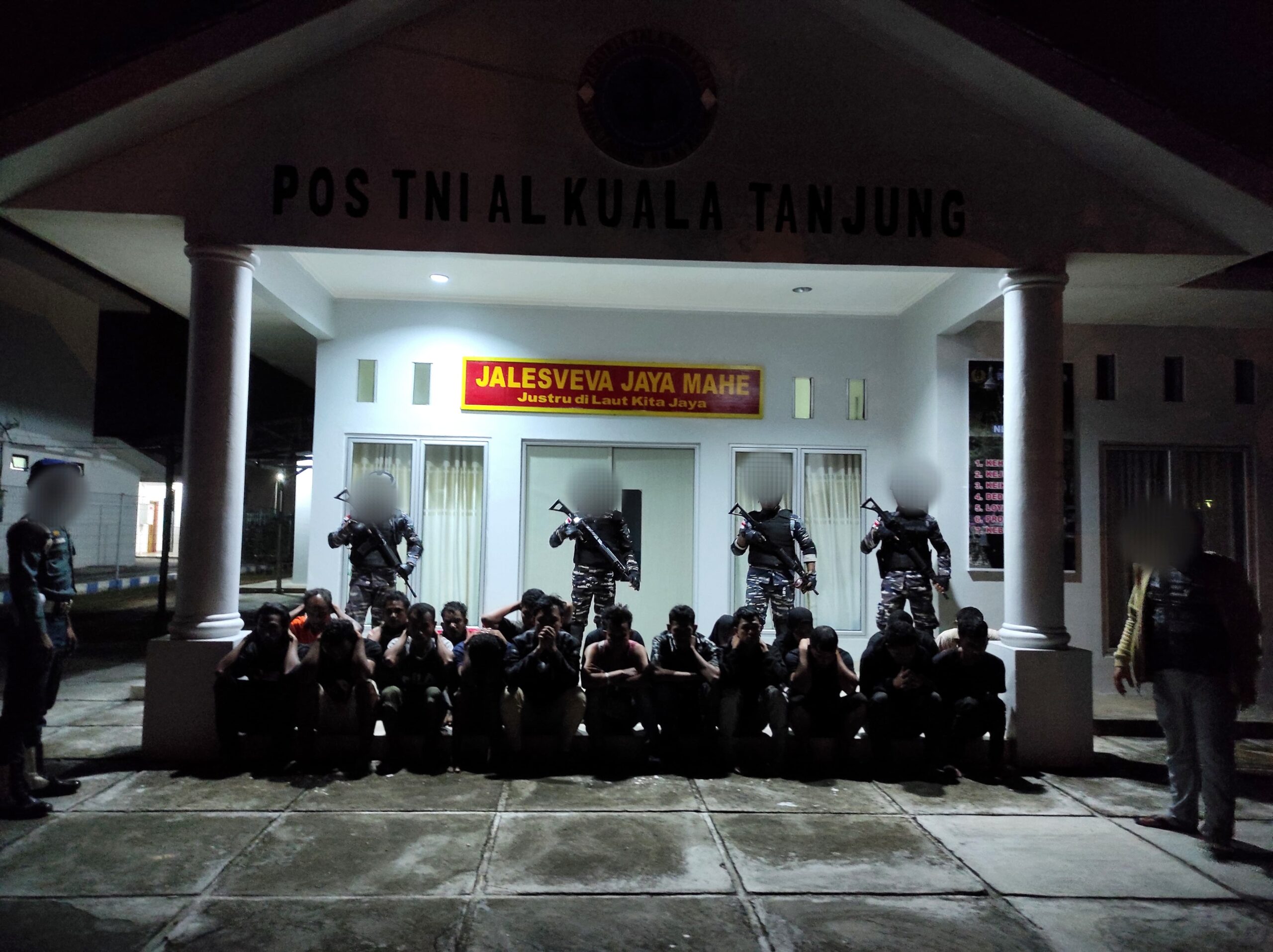 23 PMI Ilegal Diamankan TNI AL Di Perairan Kualatanjung 23 PMI Ilegal Diamankan TNI AL Di Perairan Kualatanjung