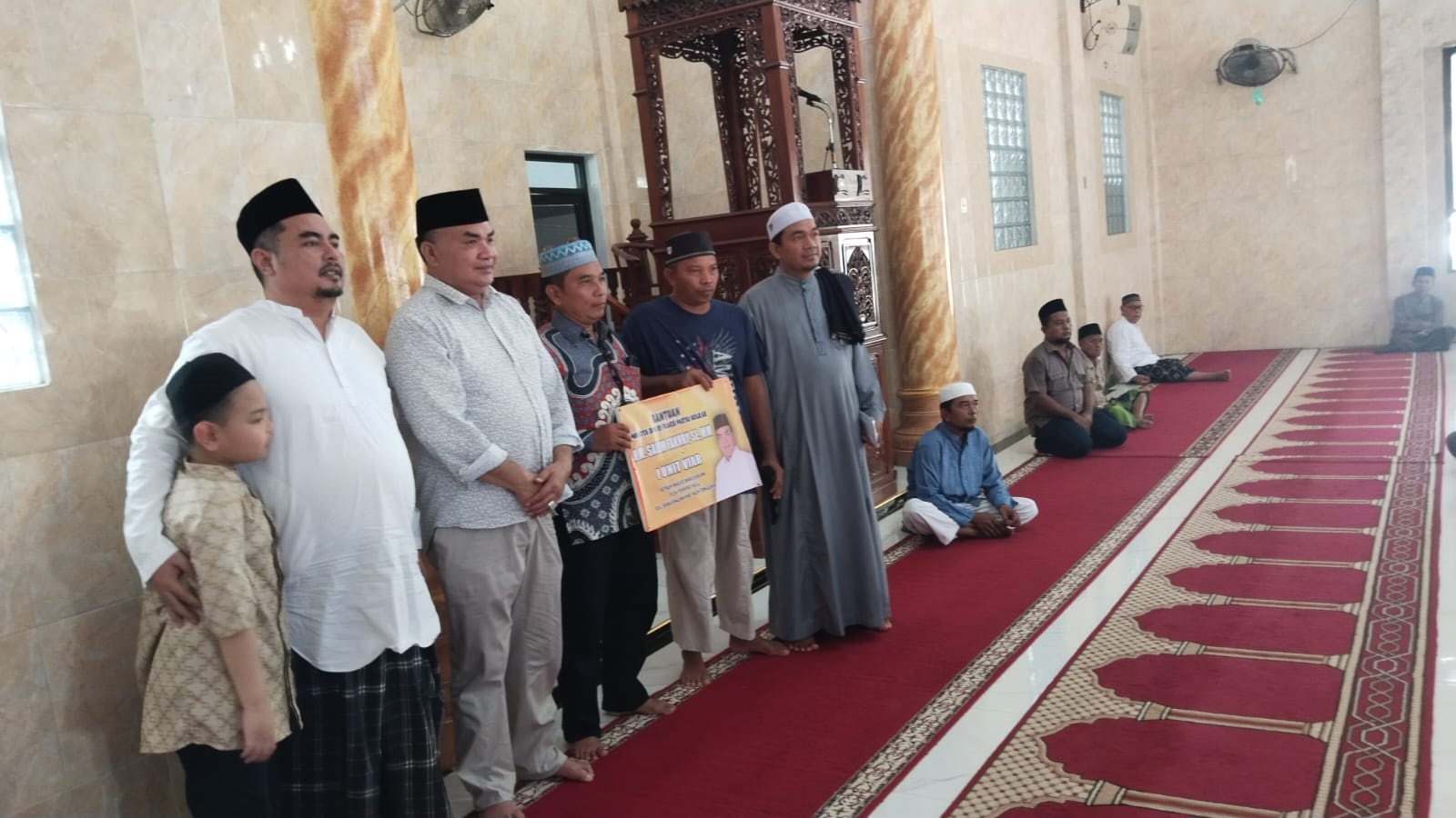 Bacabup Agara Salim Fakhry Sholat Jumat Di Masjid Babussalam Bacabup Agara Salim Fakhry Sholat Jumat Di Masjid Babussalam