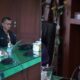 Staf Ahli bidang keistimewaan Aceh, SDM dan Kerja Sama Adi Darma sedang membuka kegiatan audiensi dan diskusi konstruktif organisasi perangkat Daerah (OPD) dengan Komisi Nasional Disabilitas RI (kiri), dan Anggota Komisioner Komisi Nasional Disabilitas Dr Rachmita Maun Harahap, ST, M, Sn menyampaikan tujuan Audiensi dan diskusi konstruktif organisasi perangkat Daerah (kanan), bertempat di Ruang Rapat Bukhari Daud lantai II Kantor Bupati, di Kota Jantho, Senin (13/5). (Waspada/Ist)