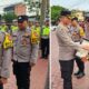 Kapolres Langsa, AKBP Andy Rahmansyah, SIK, SH, MH memberikan penghargaan kepada Kapolsek Langsa Barat, Iptu Hufiza Fahmi, SH, MH dan personel atas keberhasilan dalam pengungkapan narkotika di Gp. S.Pauh Firdaus, Kec. Langsa Barat di lapangan apel Mapolres Langsa, Senin (27/5). Waspada/dede