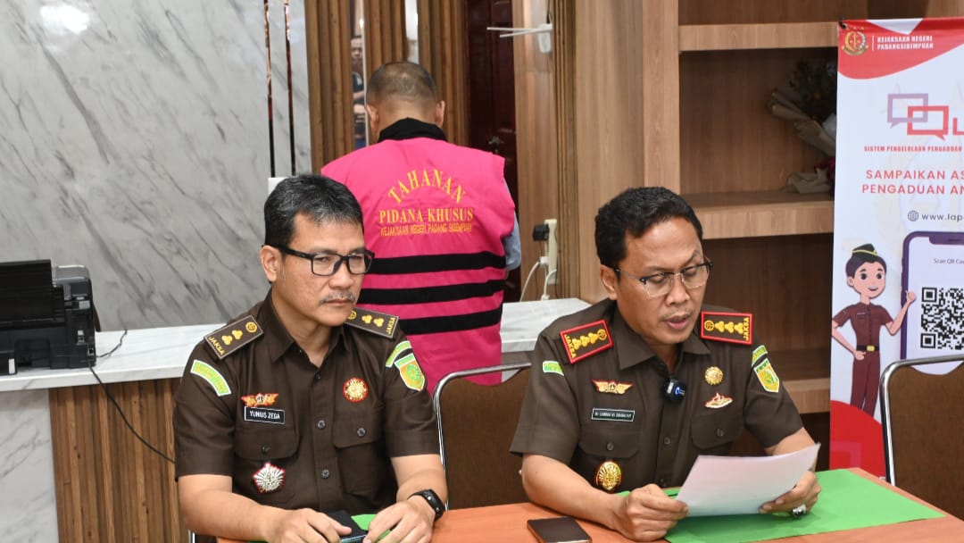 Kejari Tahan Kadis Koperasi P.Sidimpuan Kejari Tahan Kadis Koperasi P.Sidimpuan