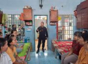 KALAPAS  Kelas IIA Labuhan Ruku, Alexander Lisman, saat melakukan kontrol di area Blok Hunian Wanita WBP.Waspada/Ist