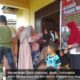 Masyarakat Kecamatan Suro terlihat sabar menanti menunggu antrian pengambilan paket sembako, di Kantor Kecamatan Suro Aceh Singkil, Rabu (15/5/2024). WASPADA/Dinas Pangan.