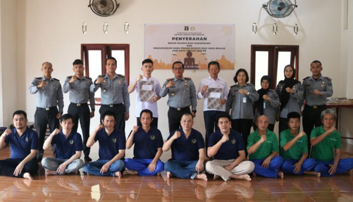 Hari Raya Waisak, 13 Napi Lapas Kelas IIA P.Siantar Beragama Buddha Peroleh Remisi
