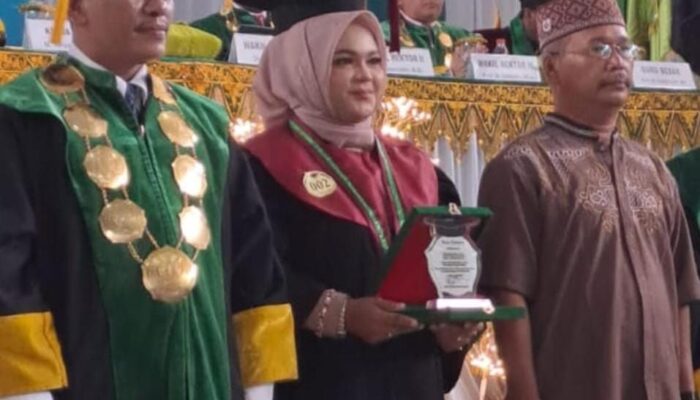 Muharrani, Wisudawati Terbaik Magister Hukum Keluarga Islam IAIN Langsa
