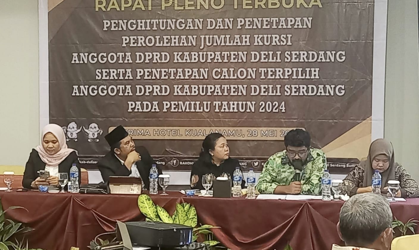 Komisioner KPU Deliserdang saat rapat pleno terbuka. (Waspada/ist).