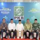 Ketua Umum PKB Muhaimin Iskandar saat berfoto bersama Bacalon Bupati Deliserdang dan lainnya. (Waspada/ist)