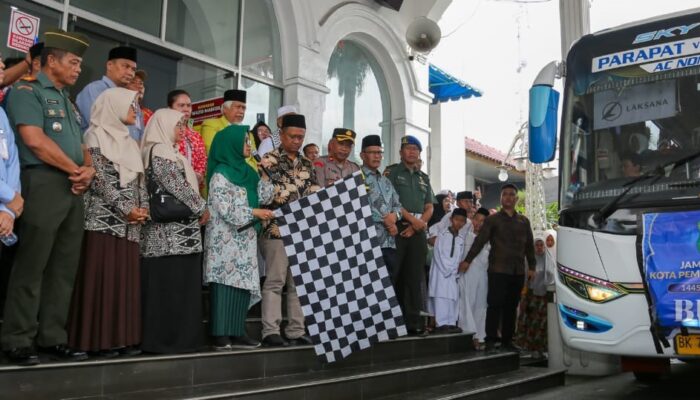 Wali Kota Lepas Keberangkatan 198 Calhaj P.Siantar