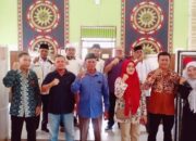 Usai acara, Ketua Badan Baitulmal Agara, Dr. Sufian Husni Salam MEd foto bersama. Waspada/Seh Muhammad Amin
