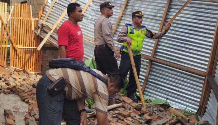 Hujan Disertai Angin Kencang Rusak Rumah Di Tebingtinggi