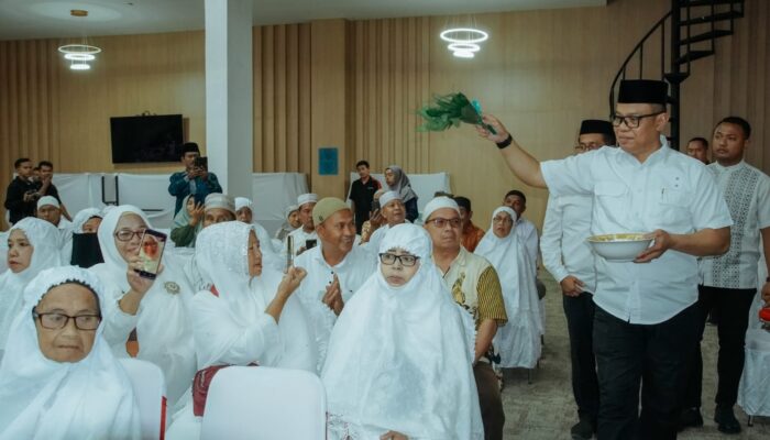 Jamaah Calhaj Batubara Ditepung Tawar