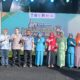 Pj Bupati Aceh Besar, Muhammad Iswanto foto bersama dengan pengurus TP PKK Aceh Besar usai pembukaan ceremony Bazar UMKM Expo Aceh Besar di Lapangan JSC Kota Jantho, Aceh Besar, Kamis (30/5).) (Waspada/Ist)