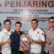 Pasangan Yusman Dawolo - Yostinus Hulu saat menyerahkan berkas pendaftatan sebagai bakal calon Wali Kota dan Wakil Wali Kota Gunungsitoli di DPC Partai Gerindra Kota Gunungsitoli, Jumat (17/5). Waspada/Bothaniman Jaya Telaumbanua