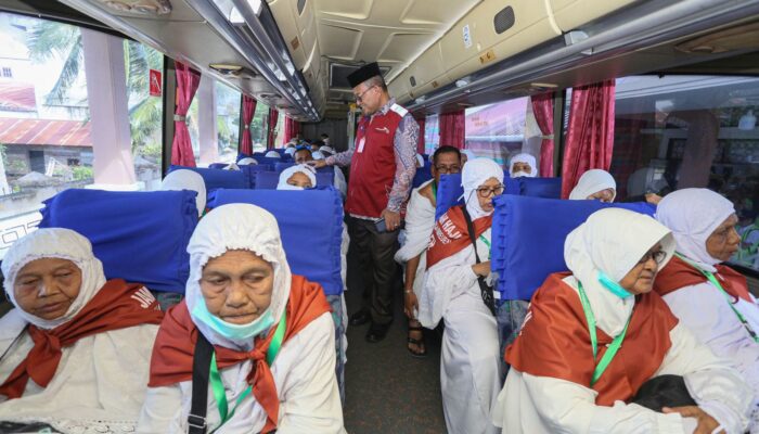 Calhaj Kloter 02 Asal Bireuen Terbang Ke Jeddah