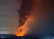 Kondisi lokasi kebakaran sumur illegal drilling (pengeboran minyak secara ilegal) yang dilakukan oleh masyarakat di Dusun Paya Laot, Gampong Alue Canang, Kecamatan Birem Bayeun Kabupaten Aceh Timur, Kamis (30/5). Waspada/ist