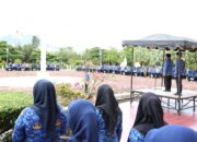 Peserta Upacara Peringatan Harkitnas ke-116 tahun bersama para ASN dalam lingkup Pemkab Aceh Besar di Halaman Kantor Bupati Aceh Besar, Kota Jantho, Senin (20/5). (Waspada/Ist)