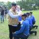 Pj Bupati Aceh Tamiang, Drs Asra saat melepaskan tanda peserta pada penutupan Diklat kualifikasi I Damkar pada Minggu (19/5) di markas Batalyon Infanteri Marinir 8/Harimau Putih, Tangkahan Lagan, Langkat.(Waspada/Ist).