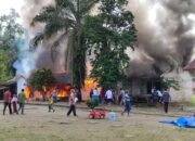 Sekolah Dasar (SD) Negeri 0801 Pinarik dilalap si jago merah, beberapa bangunan sekolah habis terbakar, termasuk ruang belajar juga perumahan guru, Selasa (21/5). Waspada/Ist