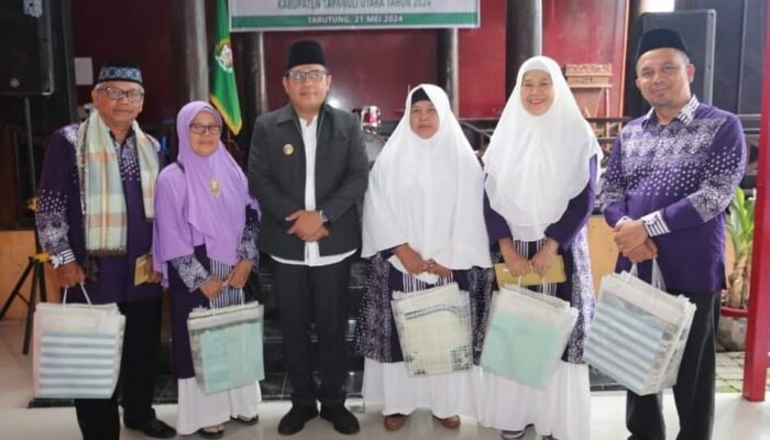 6 Jamaah Calon Haji Kabupaten Tapanuli Utara Dilepas Pj Bupati