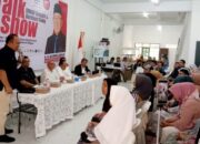 Kepala BPJS Ketenagakerjaan Cabang Padangsidimpuan, Eris Aprianto saat menjelaskan manfaat program BPJS Ketenagakerjaan kepada pelaku UMKM dalam acara Talkshow Peningkatan UMKM di Padangsidimpuan, Selasa (21/6). Waspada/Ist