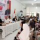 Kepala BPJS Ketenagakerjaan Cabang Padangsidimpuan, Eris Aprianto saat menjelaskan manfaat program BPJS Ketenagakerjaan kepada pelaku UMKM dalam acara Talkshow Peningkatan UMKM di Padangsidimpuan, Selasa (21/6). Waspada/Ist