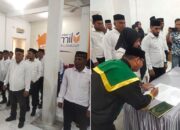 Ketua Komisi Independen Pemilihan (KIP) Kota Langsa, Ridwan ST, saat melantik 15 Anggota PPK se-Kota Langsa, di Aula setempat, Rabu (16/5). Waspada/Rapian