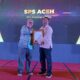 Ketua SPS Aceh, Muktarruddin Usman (kanan) saat menerima penghargaan SPS Provinsi Terbaik tahun 2024, yang diserahkan langsung oleh Ketua Umum SPS Pusat, Januar P. Ruswita, di Hotel Ciputra, Jakarta, Selasa (30/4). (Waspada/Ist)