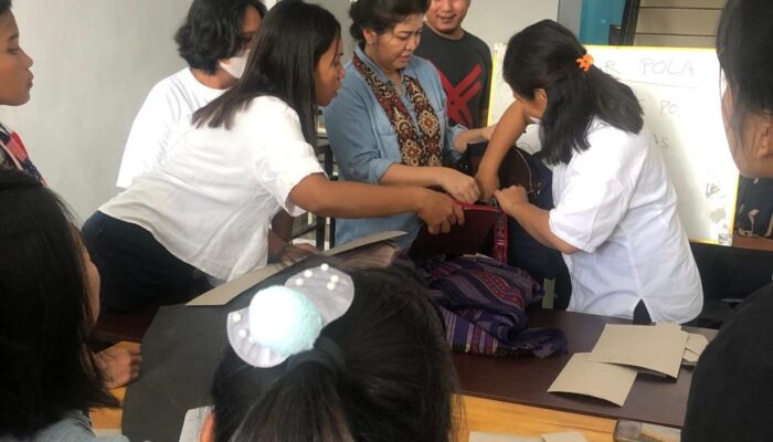 Produk Tenun Batak Toba Dari Desa Binaan PT Inalum, Ikuti Pameran Jamaika